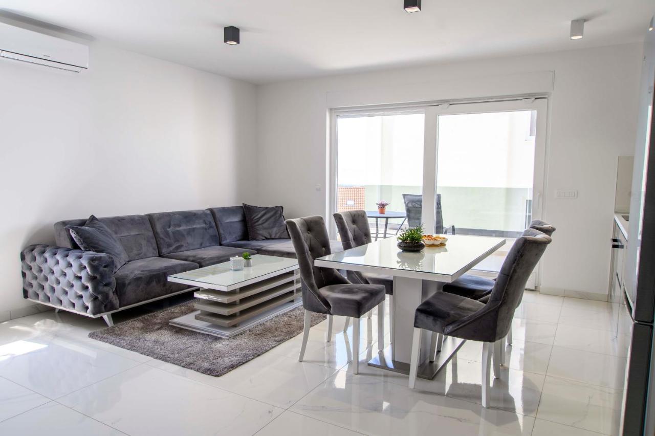 Apartma Ella's